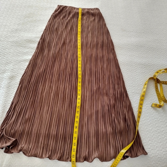 NWT veiled satin plisse side ruched maxi skirt chocolate sz S - Picture 8 of 8